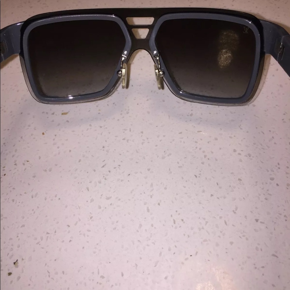 💯Louis Vuitton Enigme GM Grey Sunglasses Z0529U - Picture 7 of 8